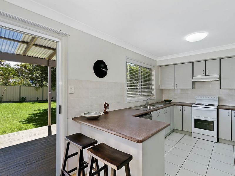51 Castlereagh Crescent, Bateau Bay NSW 2261