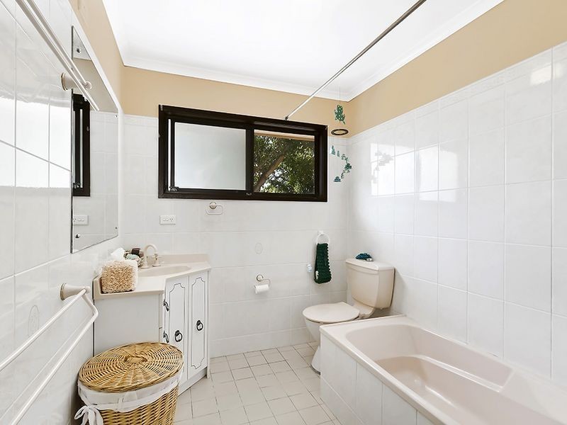 22 Shakespeare Avenue, Bateau Bay NSW 2261