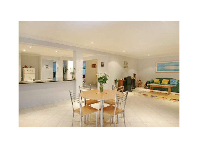 17 Sabrina Avenue, Bateau Bay NSW 2261