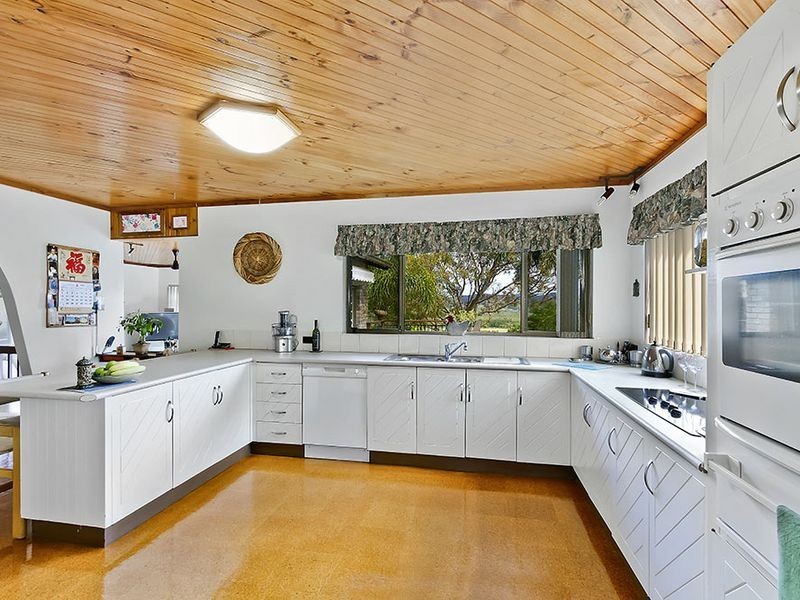 21 Masefield Avenue, Bateau Bay NSW 2261