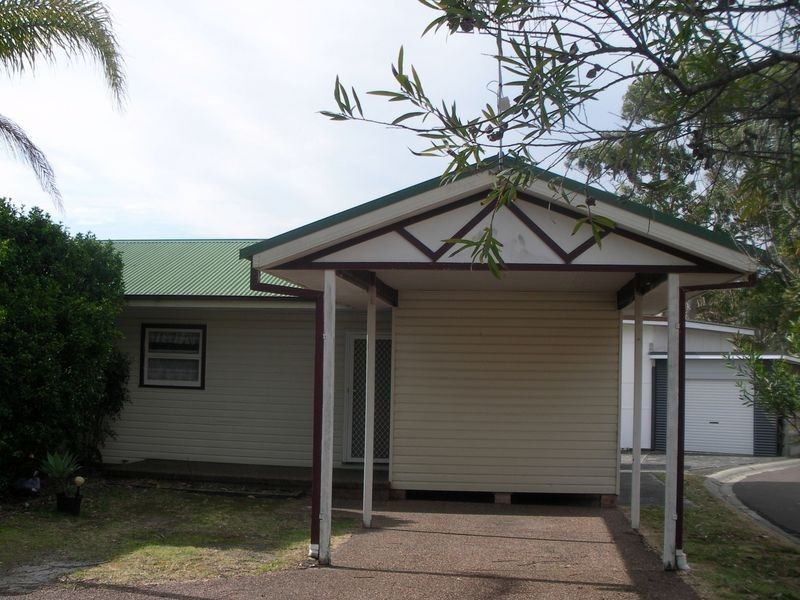 2/6 Parkside Avenue, Bateau Bay NSW 2261