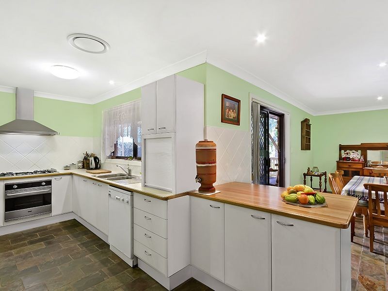 38 Valley View Road, Bateau Bay NSW 2261