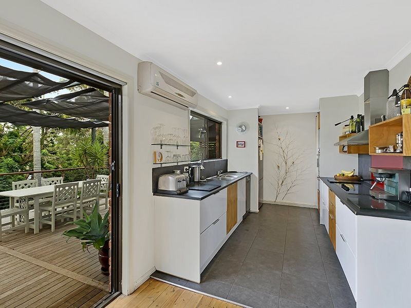 33 Masefield Avenue, Bateau Bay NSW 2261