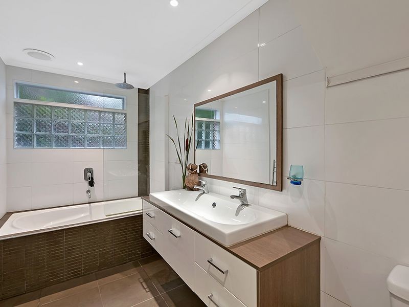 33 Masefield Avenue, Bateau Bay NSW 2261