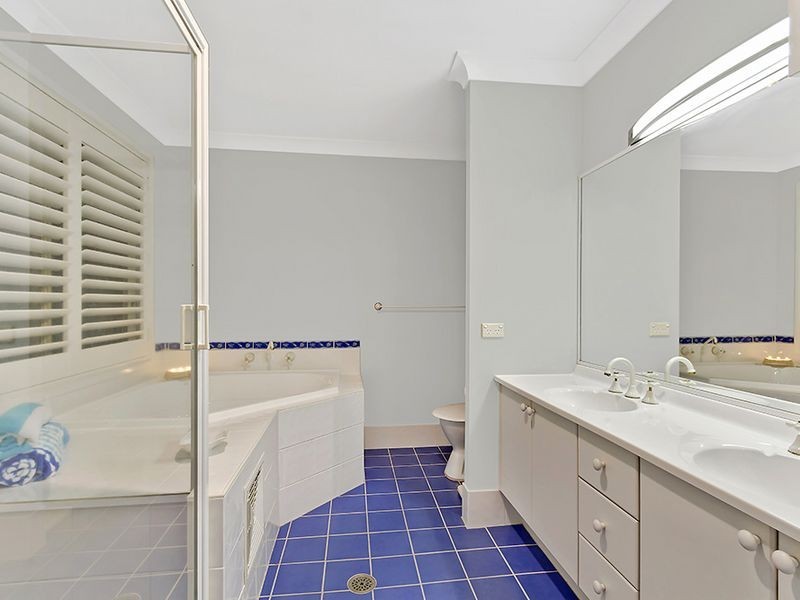 53 Bataan Circuit, Bateau Bay NSW 2261