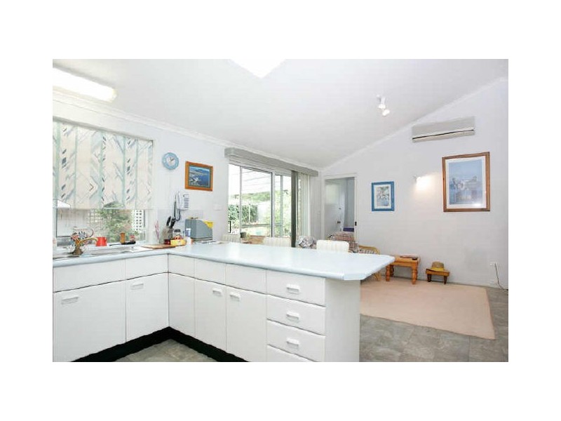 8 Compass Close, Bateau Bay NSW 2261