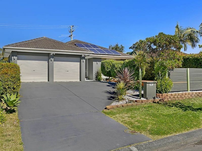 30 MacIntyre Street, Bateau Bay NSW 2261