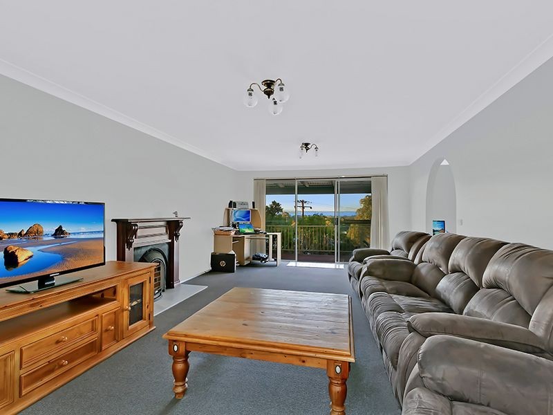 2 Talara Avenue, Bateau Bay NSW 2261