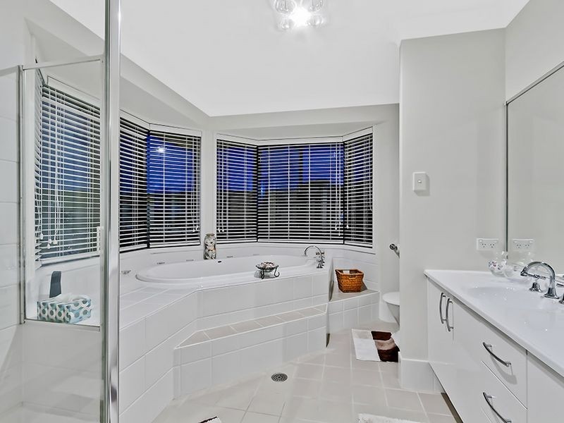 4 Churchill Street, Bateau Bay NSW 2261