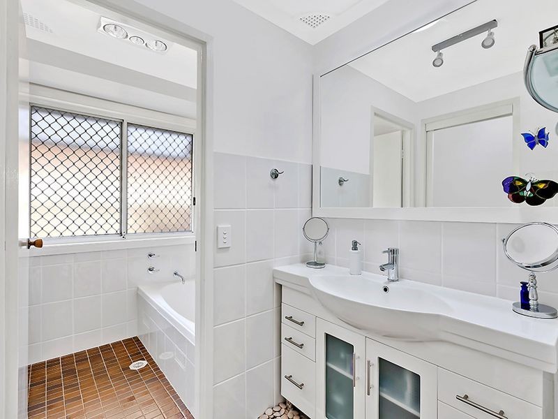 12 Premier Way, Bateau Bay NSW 2261