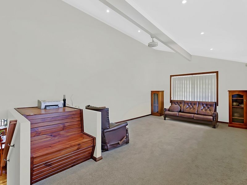 33 Kipling Drive, Bateau Bay NSW 2261