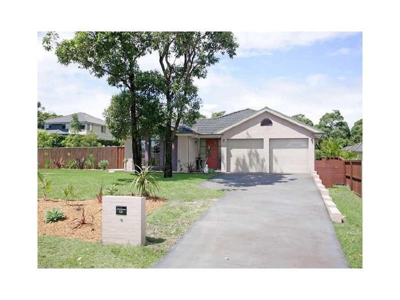 13 Bataan Circuit, Bateau Bay NSW 2261