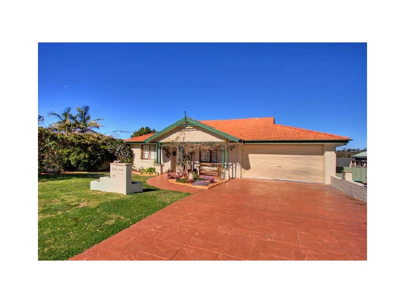 249 Cresthaven Avenue, Bateau Bay NSW 2261