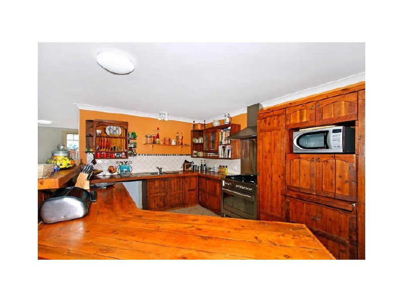 249 Cresthaven Avenue, Bateau Bay NSW 2261