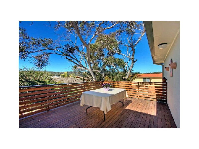 249 Cresthaven Avenue, Bateau Bay NSW 2261