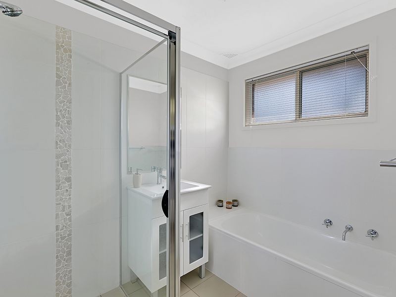 1 Compass Close, Bateau Bay NSW 2261