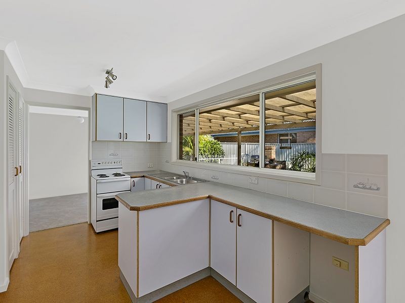 1 Compass Close, Bateau Bay NSW 2261