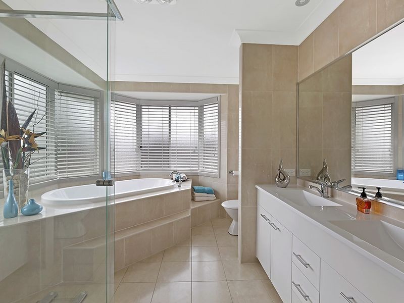 6 Bataan Cct, Bateau Bay NSW 2261