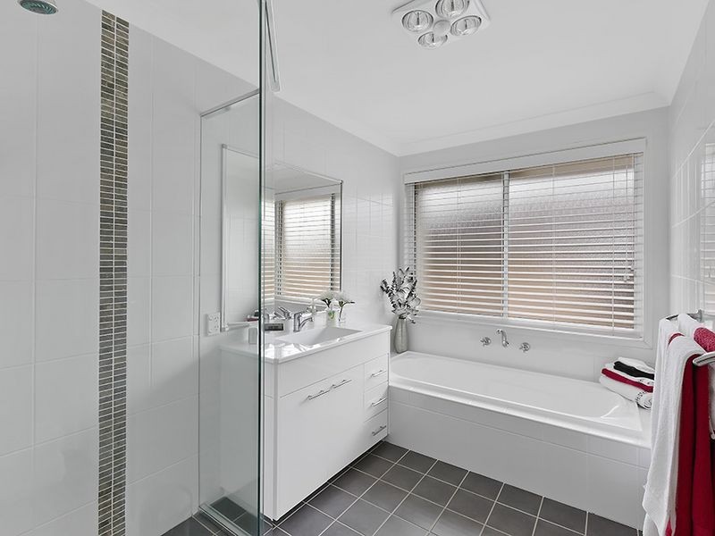 6 Bataan Cct, Bateau Bay NSW 2261