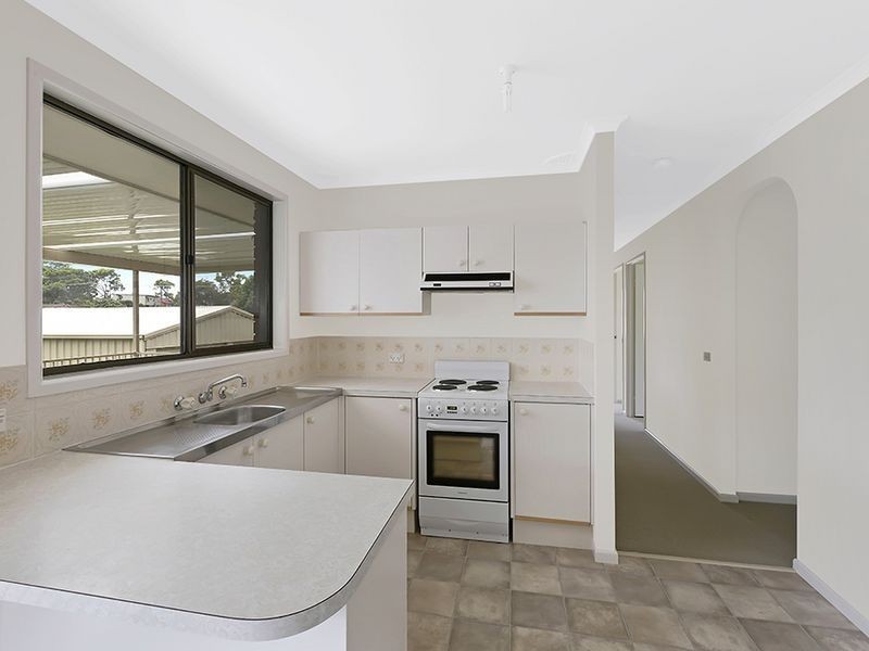 114 Cresthaven Avenue, Bateau Bay NSW 2261