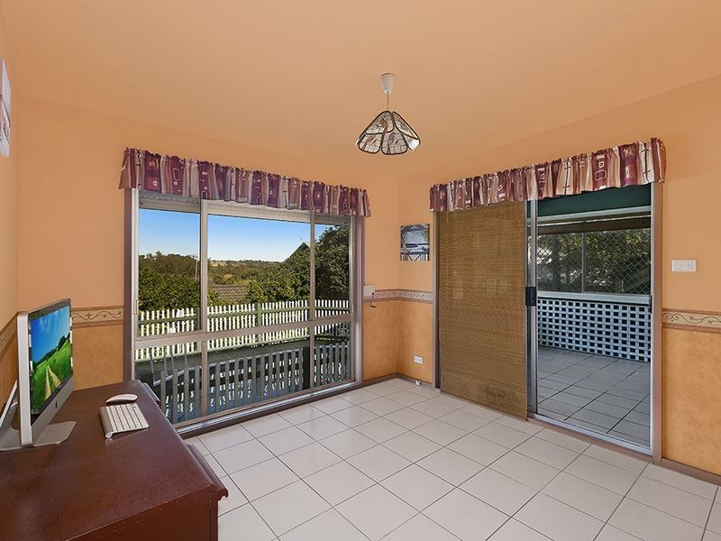49 Valley View Road, Bateau Bay NSW 2261