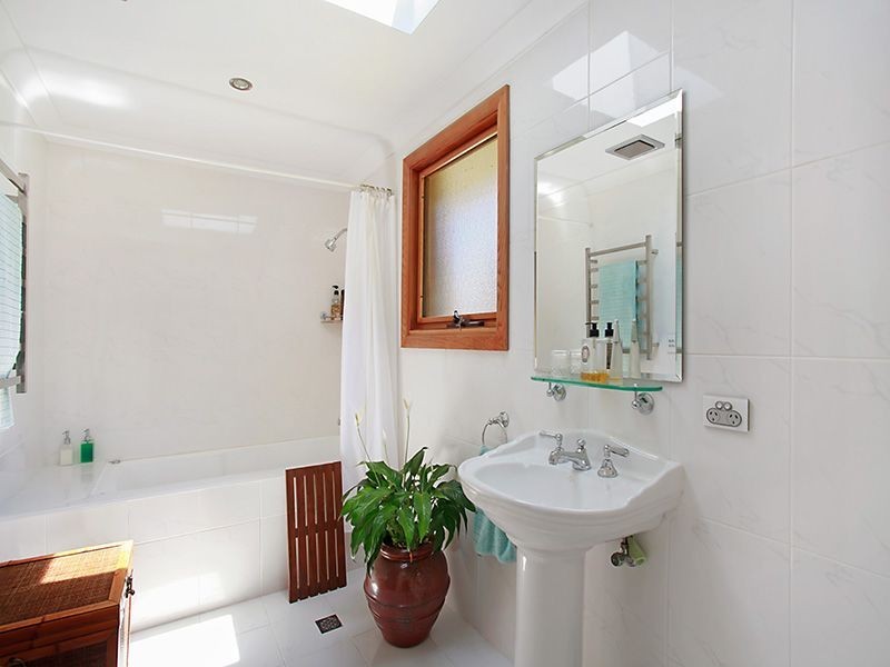 32 Valley View Road, Bateau Bay NSW 2261