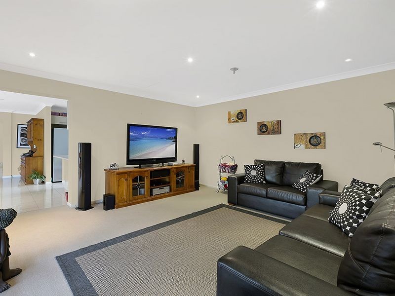 3 Passage Rd, Bateau Bay NSW 2261