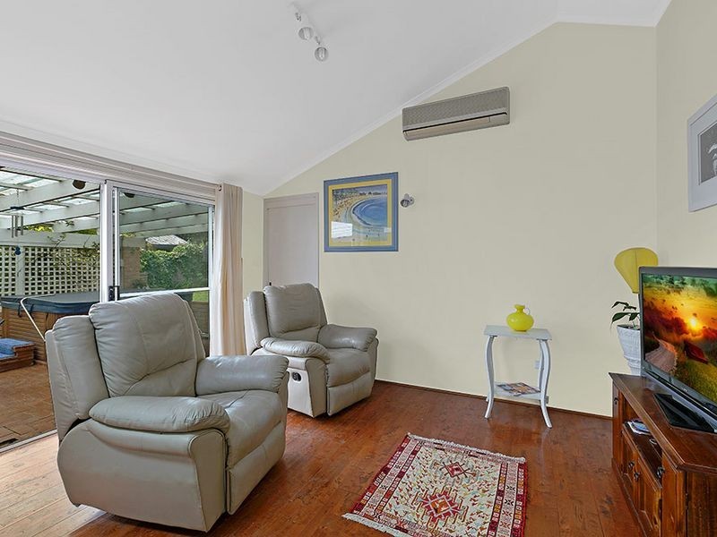 8 Compass Close, Bateau Bay NSW 2261