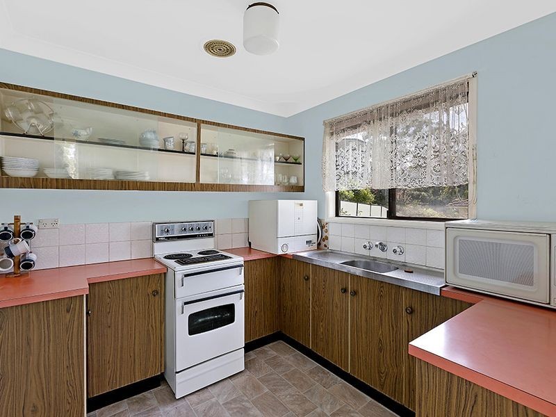 4 Valley View Road, Bateau Bay NSW 2261