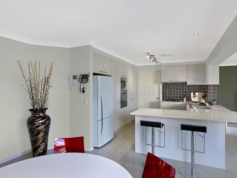 30 Bataan Cct, Bateau Bay NSW 2261