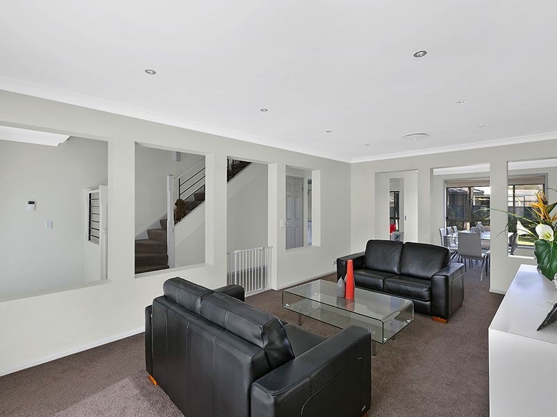 30 Bataan Cct, Bateau Bay NSW 2261