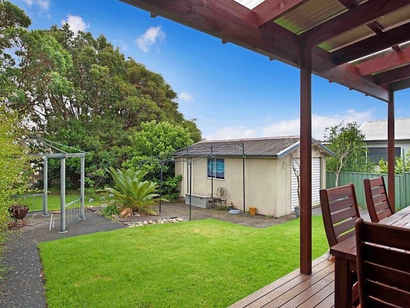 195 Bateau Bay Road, Bateau Bay NSW 2261