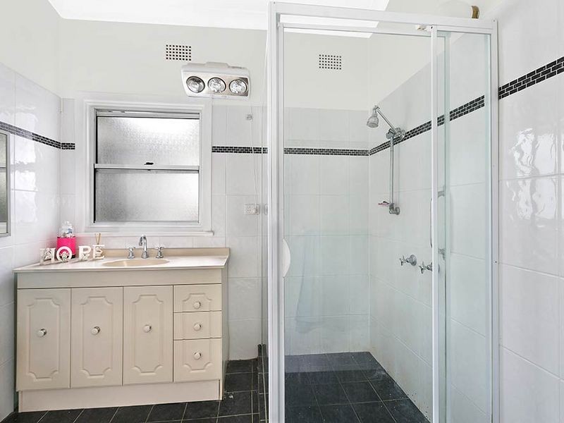 941 The Entrance Road, Forresters Beach NSW 2260