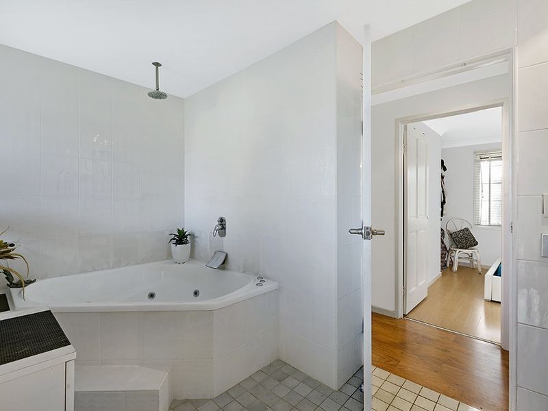 16 Cynthia Street, Bateau Bay NSW 2261