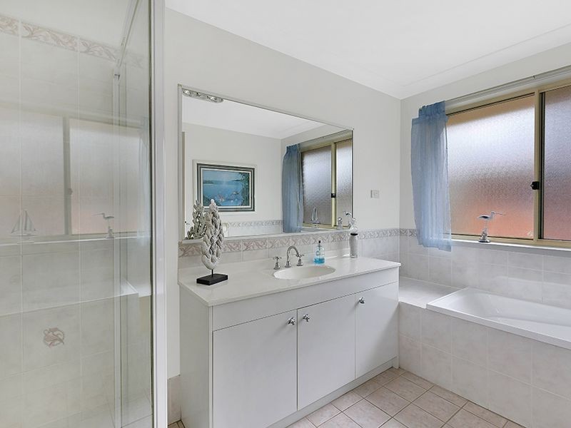 98 Lakin Street, Bateau Bay NSW 2261