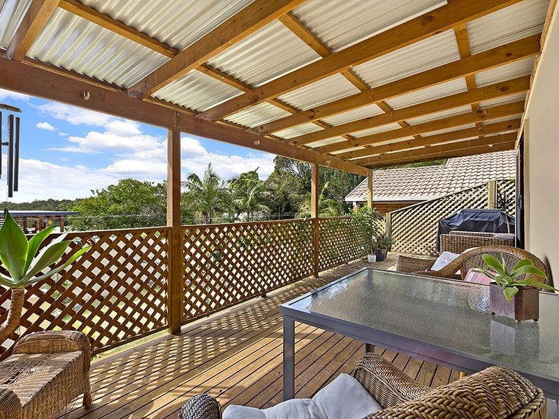 2 Poplars Avenue, Bateau Bay NSW 2261