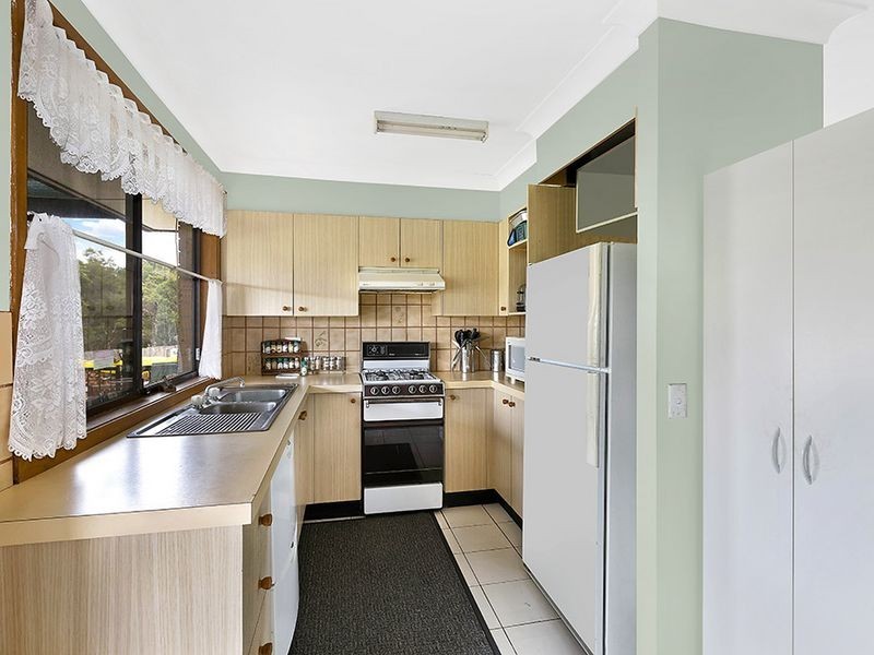4 Annie Close, Bateau Bay NSW 2261