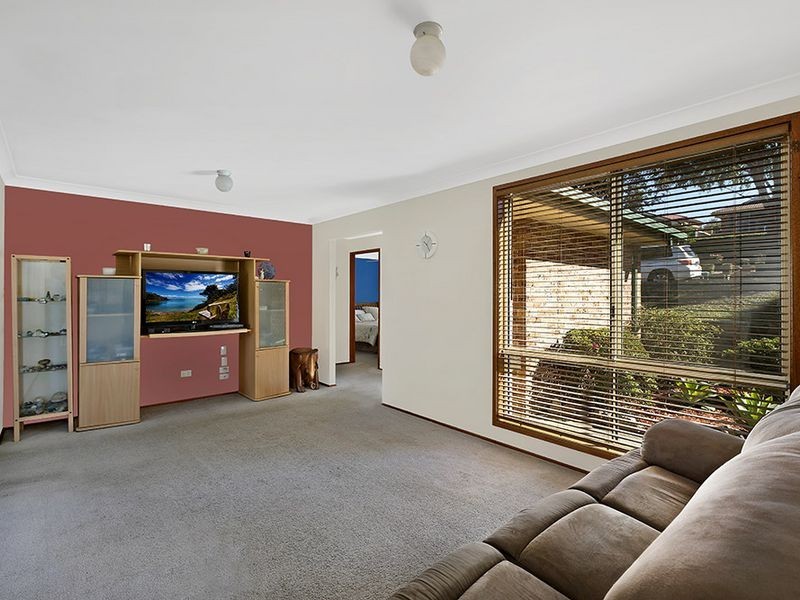 243 Cresthaven Avenue, Bateau Bay NSW 2261