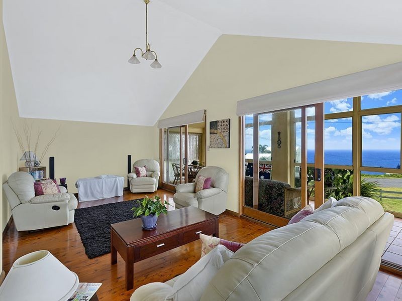 56 Forresters Beach Road, Forresters Beach NSW 2260