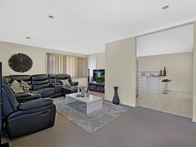 104 Cresthaven Avenue, Bateau Bay NSW 2261