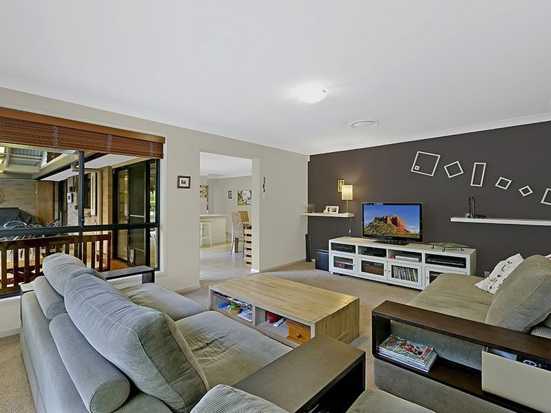 19 Passage Road, Bateau Bay NSW 2261