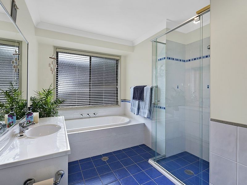 19 Passage Road, Bateau Bay NSW 2261