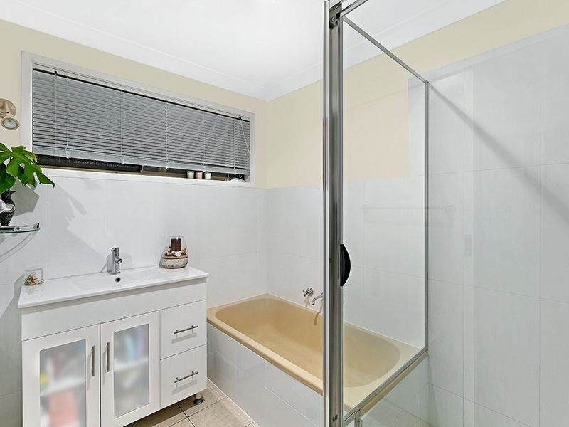 15 Toongara Avenue, Bateau Bay NSW 2261