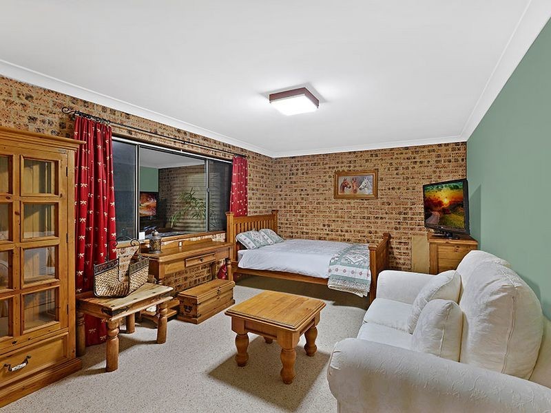 15 Toongara Avenue, Bateau Bay NSW 2261