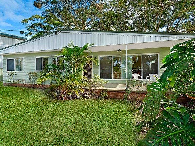 19 Bateau Bay Road, Bateau Bay NSW 2261