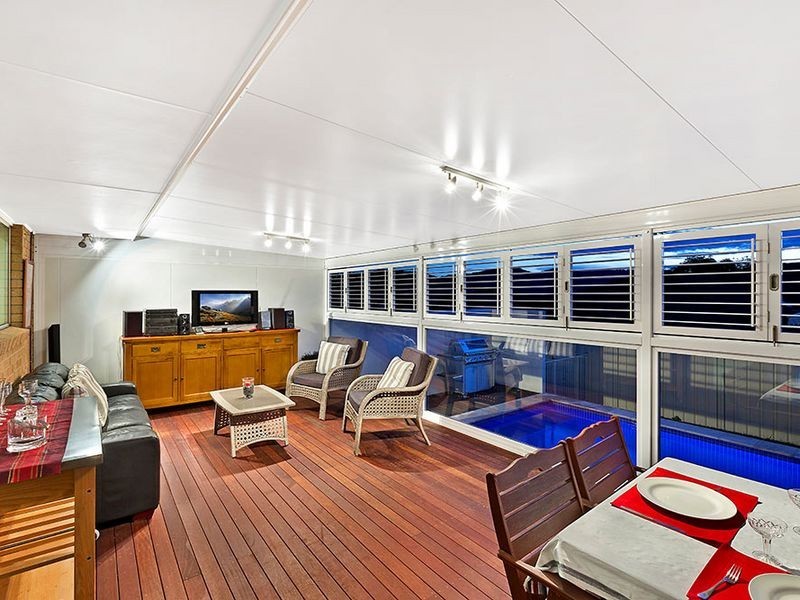 143 Cresthaven Avenue, Bateau Bay NSW 2261