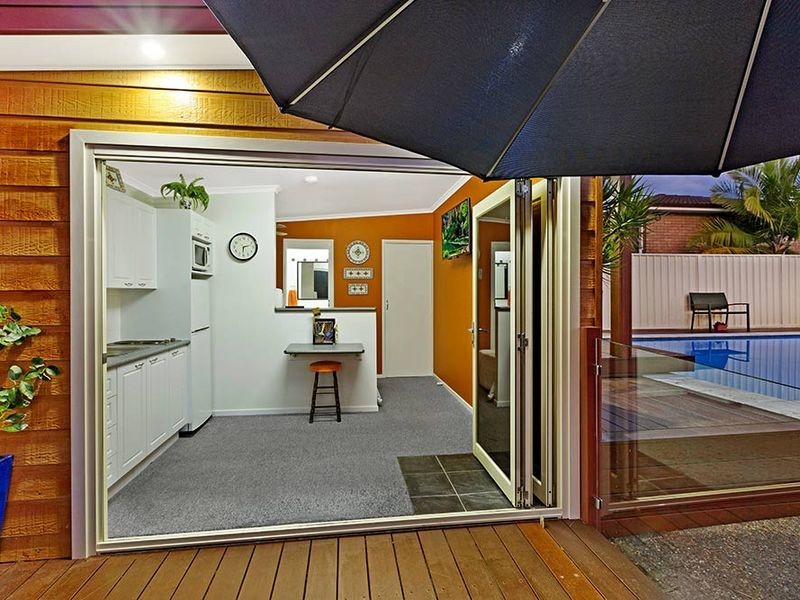 15 Hillcrest Avenue, Bateau Bay NSW 2261