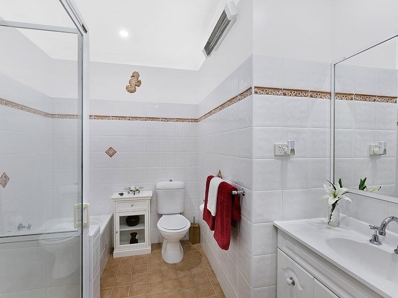 15 Hillcrest Avenue, Bateau Bay NSW 2261