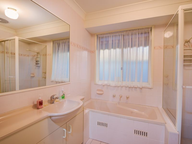 7 Castlereagh Crescent, Bateau Bay NSW 2261