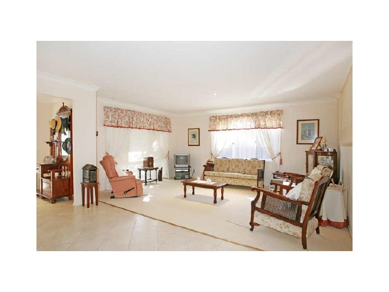 98 Lakin Street, Bateau Bay NSW 2261